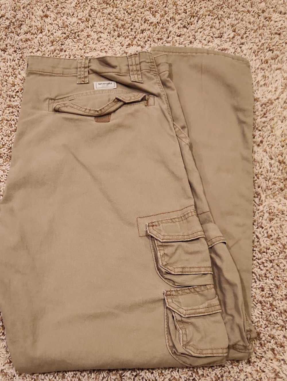 Wrangler Men’s Tan Cargo Pants with Multiple Pockets 38 X 32